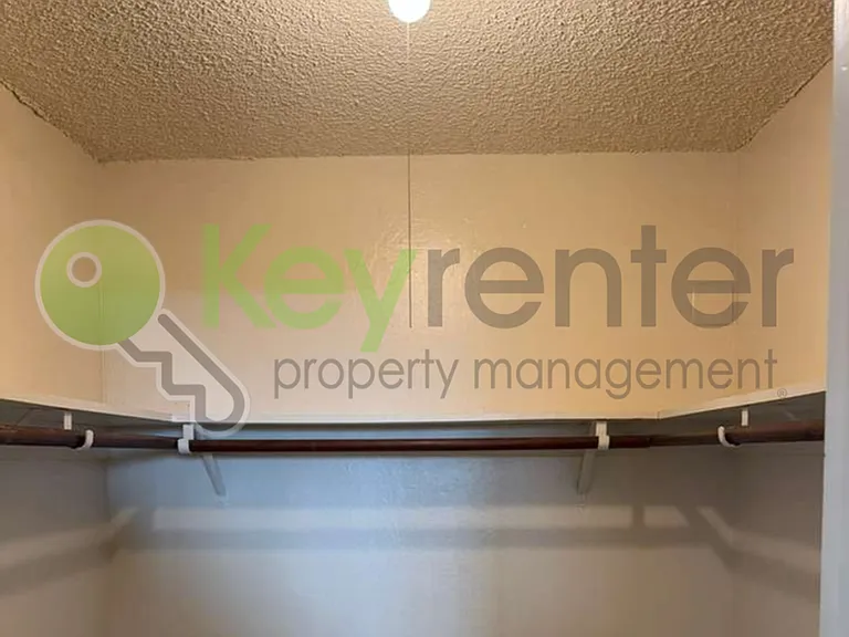 2515 H St #5 — Photo 16