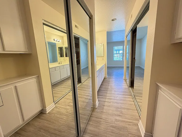 12 Galleria — Photo 12