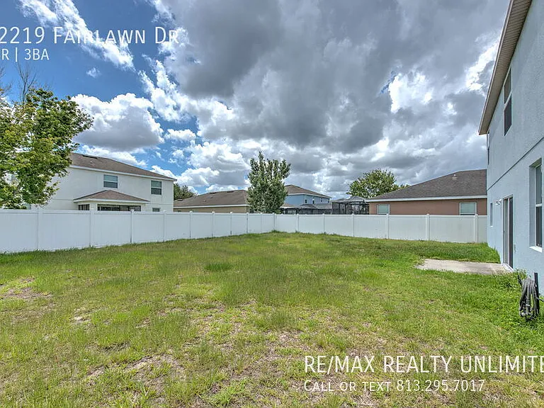 12219 Fairlawn Dr — Photo 41