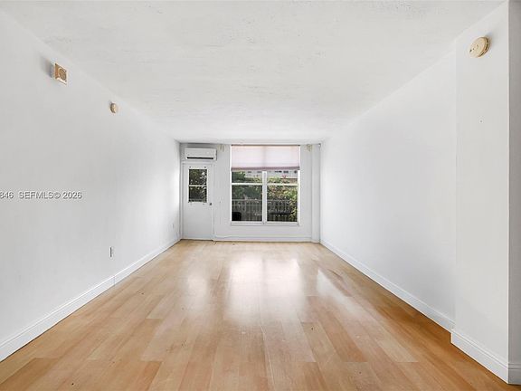 2nd image of 1300 Lincoln Rd #B402