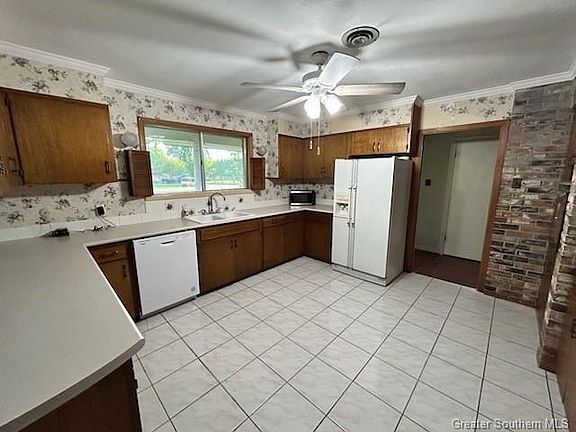 3rd image of 1700 Woodland Dr