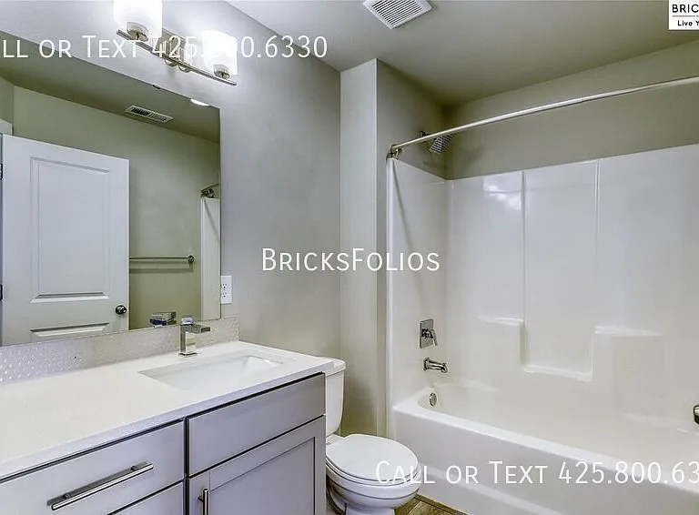 1052 Banyan St — Photo 22