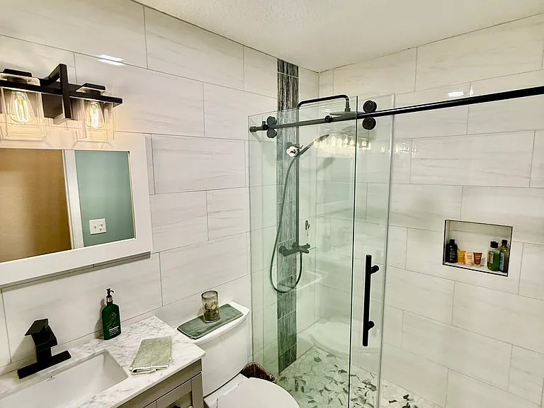 4181 Saxon Dr — Photo 22