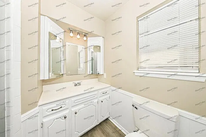 3 bed, 2.0 bath, 2395 sqft, $1,795 — Photo 4
