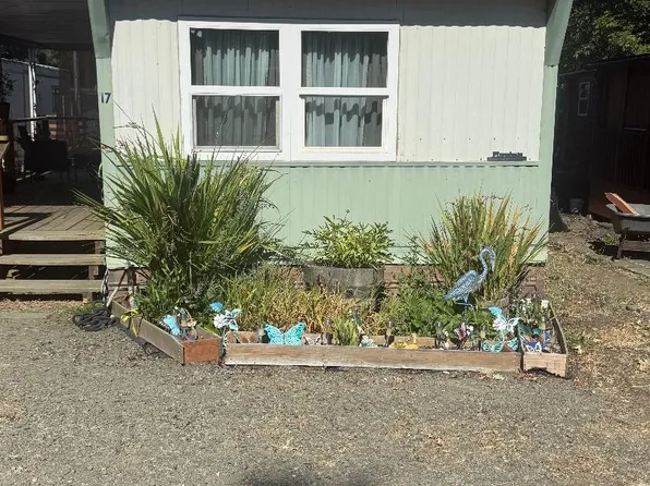 5000 NE Stephens St #17, Roseburg, OR 97470