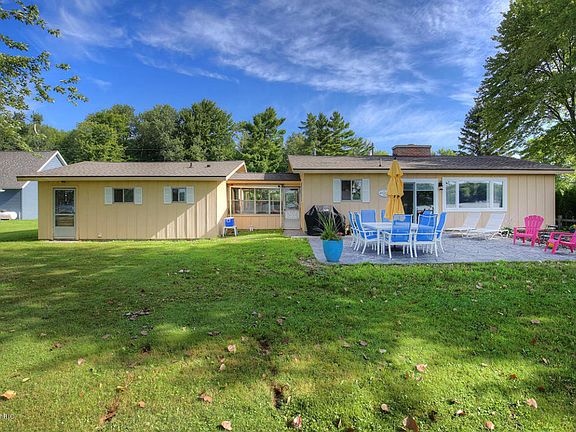 2nd image of 1090 W Cottage Ln