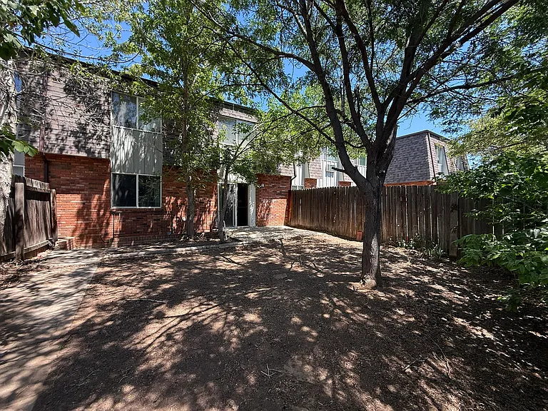 1720 Azalea Ct #4 — Photo 23