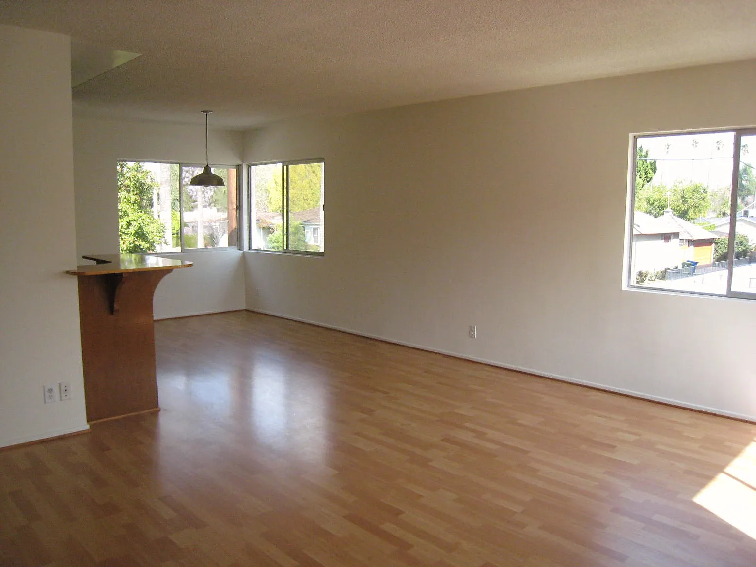 13203 Moorpark St — Photo 2