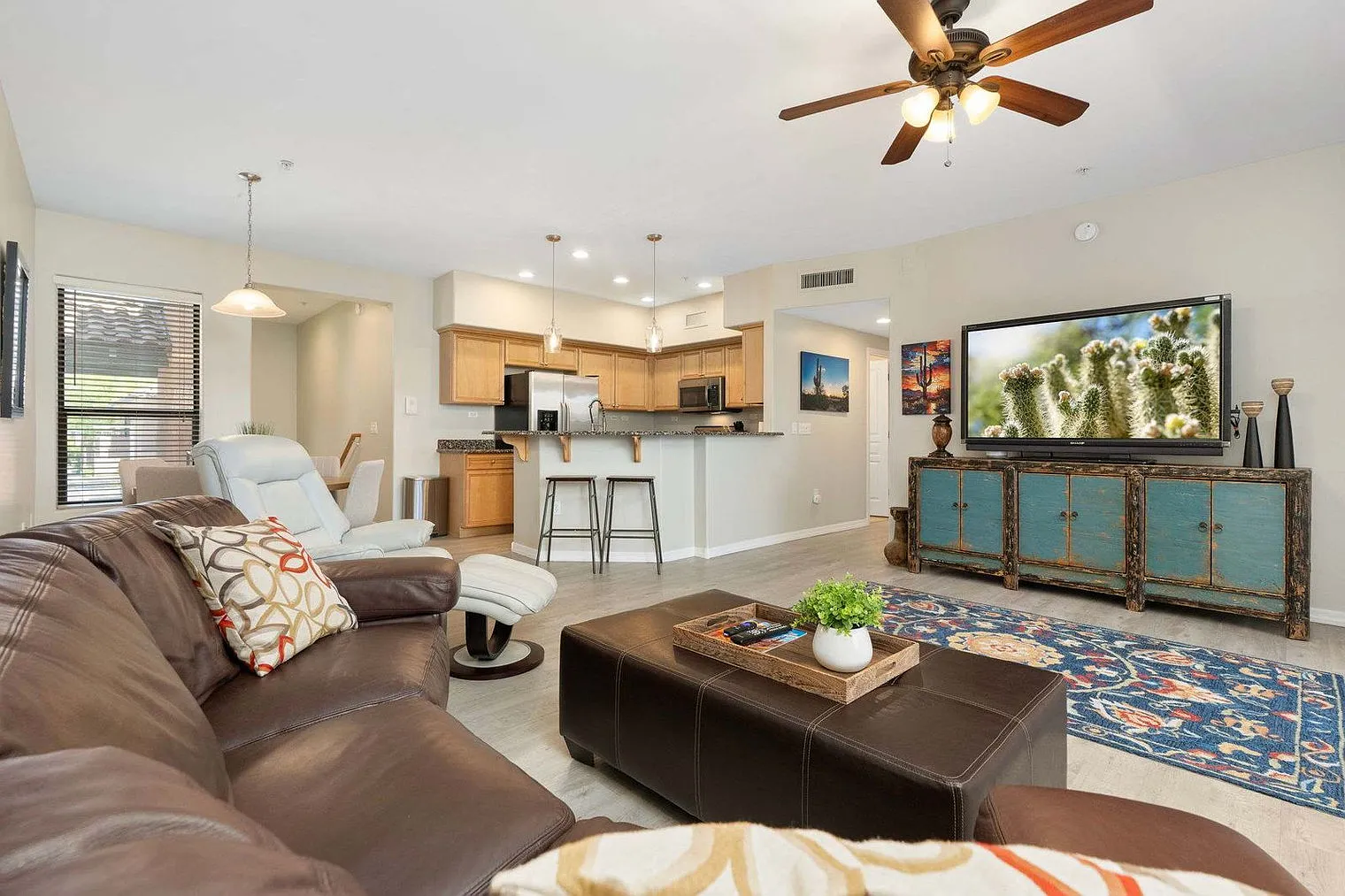 2 bed, 2.0 bath, 1237 sqft, $2,748 — Photo 2
