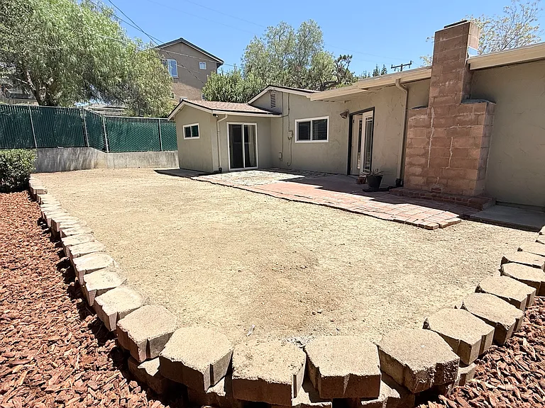 550 Highland Dr — Photo 22