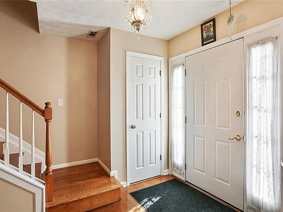 3rd image of 3205 Ivy Station Dr