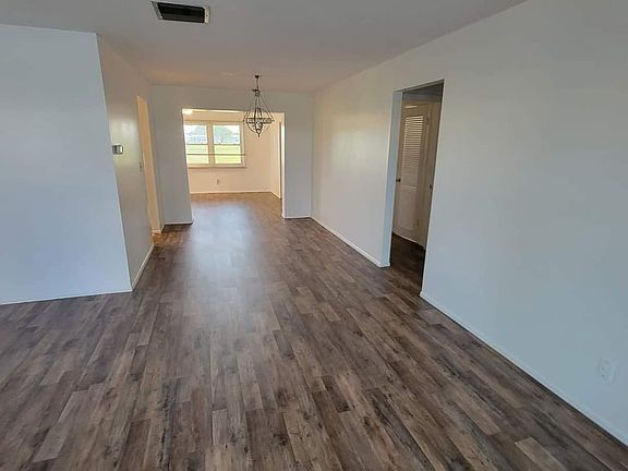 5th image of 4028 Mainlands Blvd N