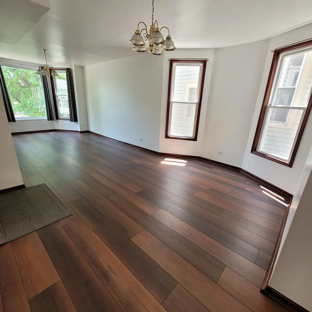 Building Photo - 1642 N Sawyer Ave #2