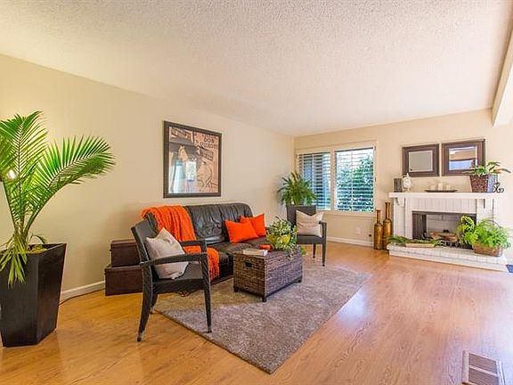 4th image of 206 Charter Oaks Cir