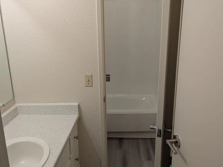 Eastlake Apartments — Photo 53