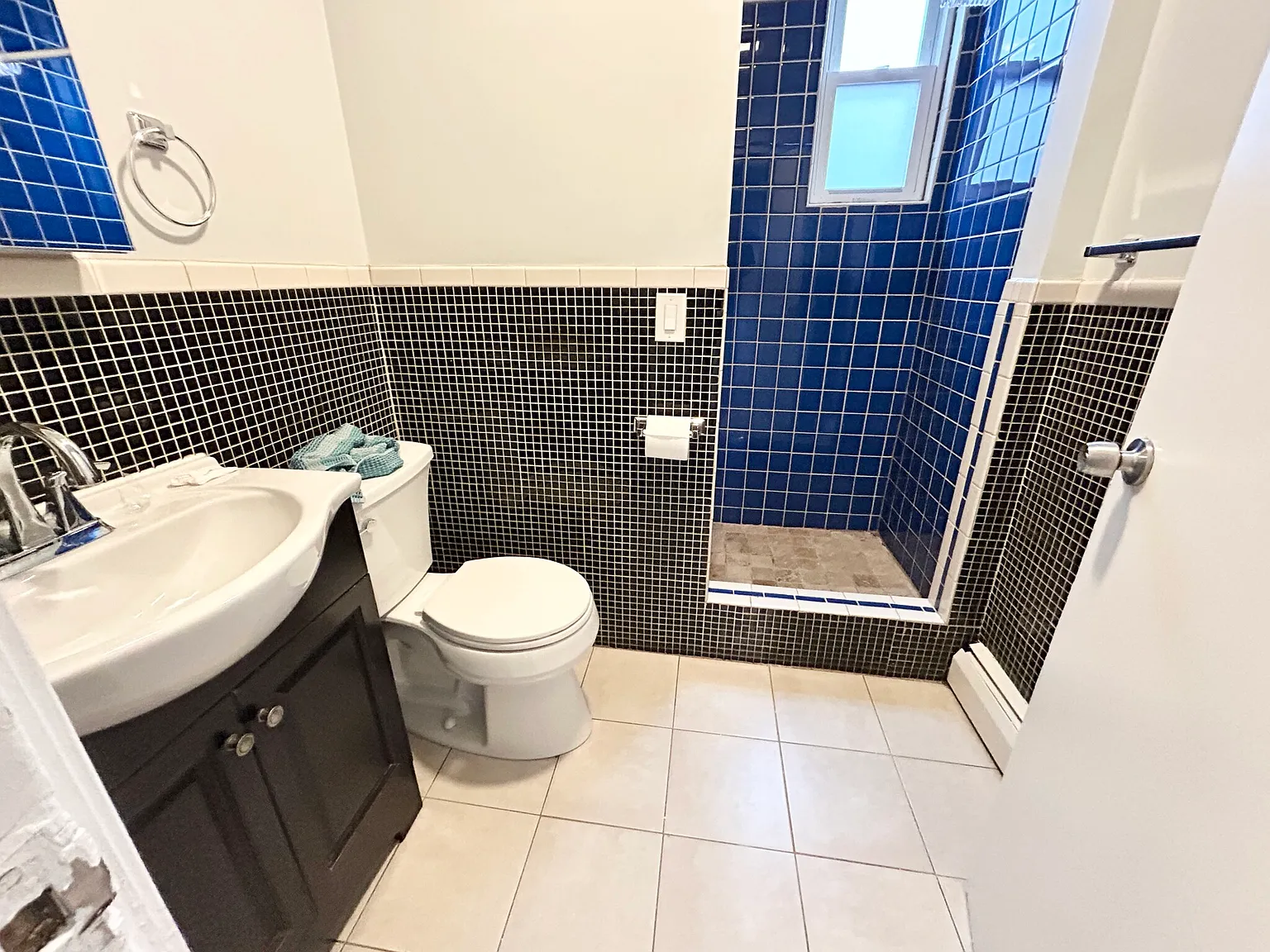 3 bed, 1.0 bath, $3,200 — Photo 3