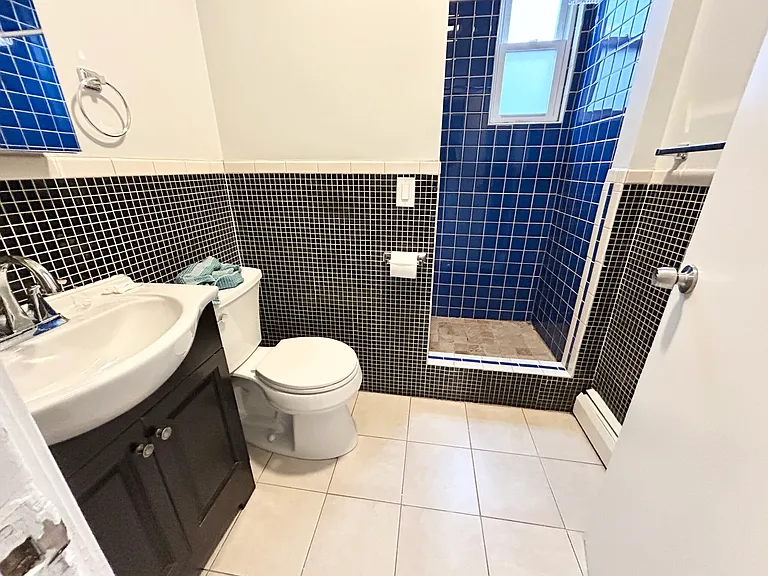 8-10 Oakland St #1 — Photo 3