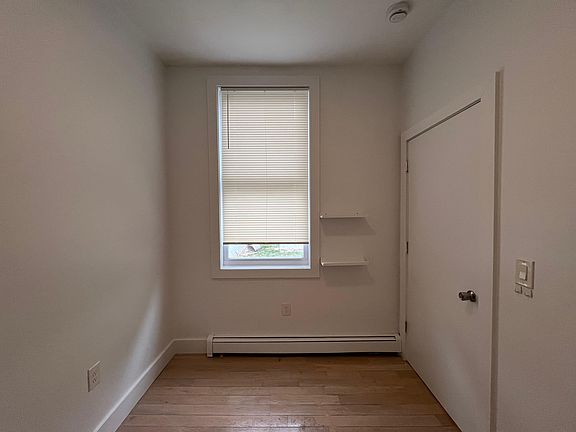 4th image of 42 Thorne St #29E