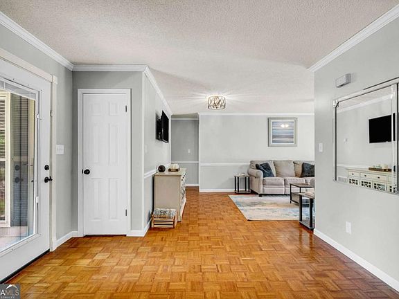 4th image of 1987 Univeter Rd