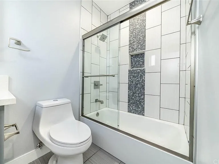 4820 Saint Charles Pl — Photo 20