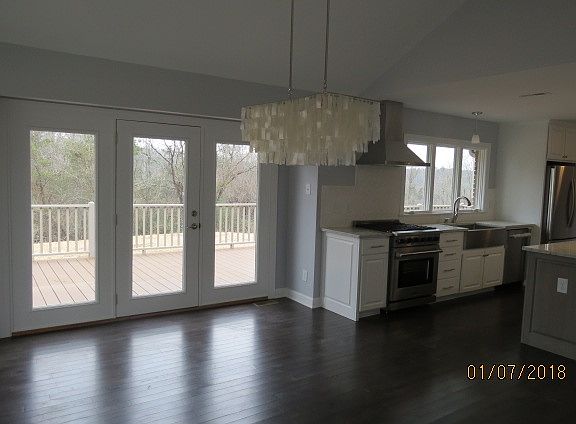 5th image of 245 Lincoln Dr
