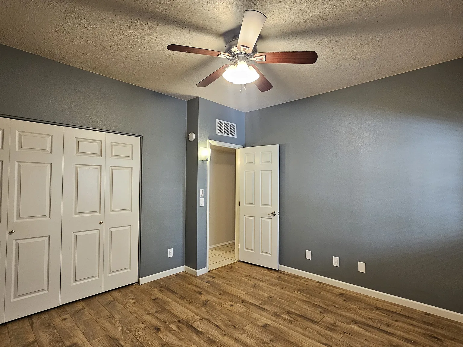 1200 E River Rd — Photo 4