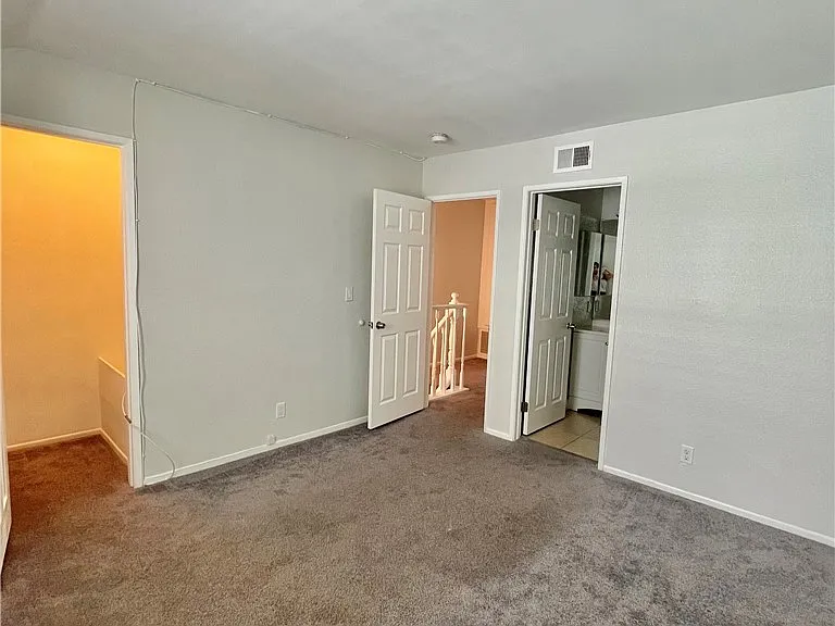 5640 Riverside Dr #110 — Photo 14
