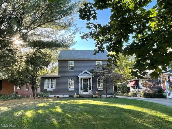 284 Kenilworth Dr, Akron, OH 44313