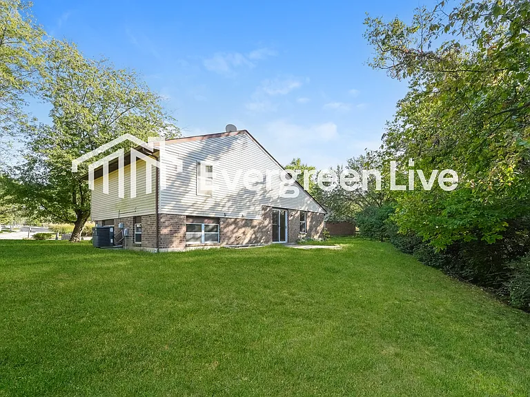 2976 Maureen Ct — Photo 15