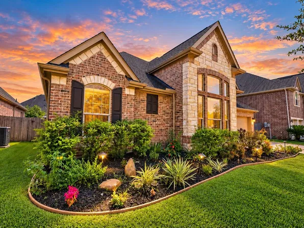 4221 Walnut Bend Dr, Friendswood, TX 77546