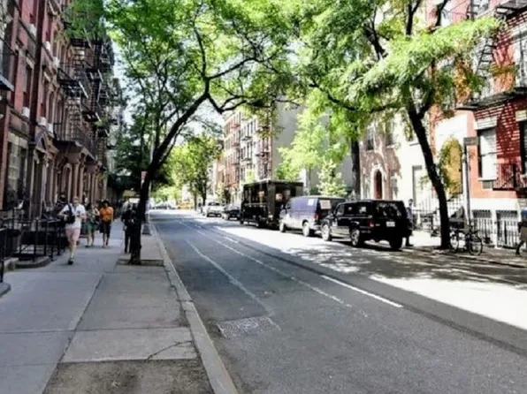 351 West 47th Street image 4 of 10