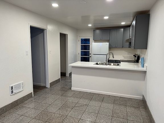 2nd image of 2125 Alameda Ave #A