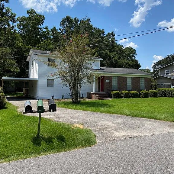 470 Evergreen Rd — Photo 2