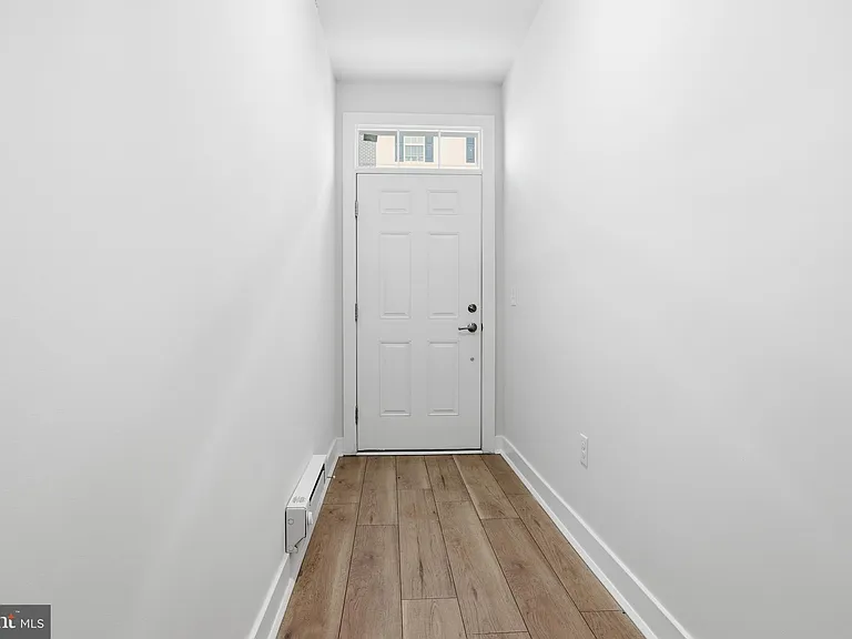 114 King St #B — Photo 3