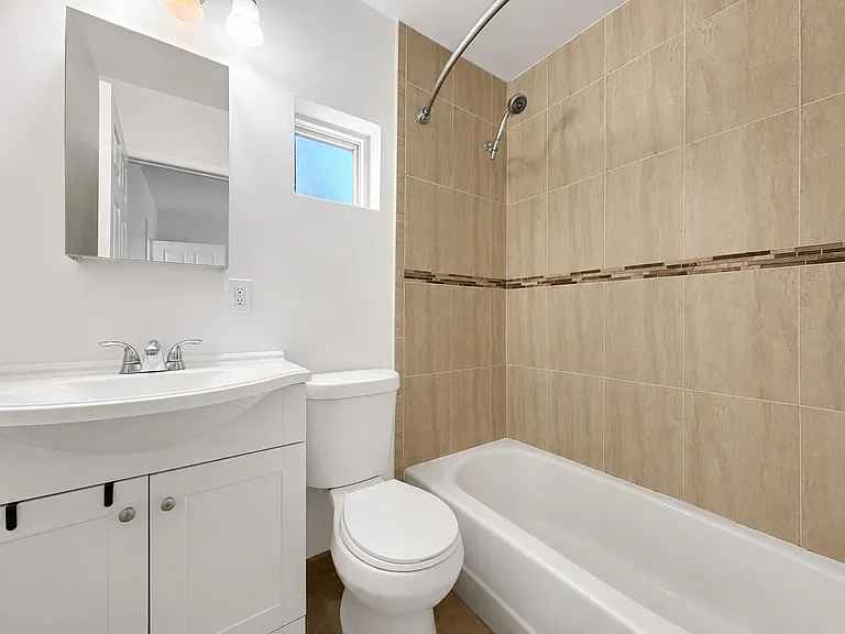 401 E 68th St #PHB — Photo 16