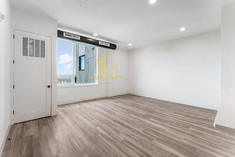 55-56 Washington St #77H — Photo 8