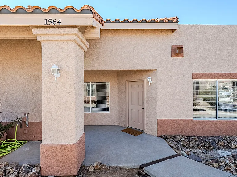 1564 N Paseo La Tinaja — Photo 1