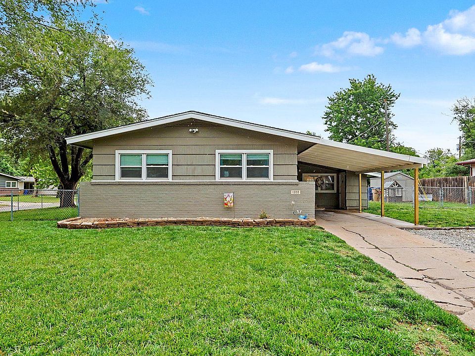 1st image of 1300 E Cloverdale Dr