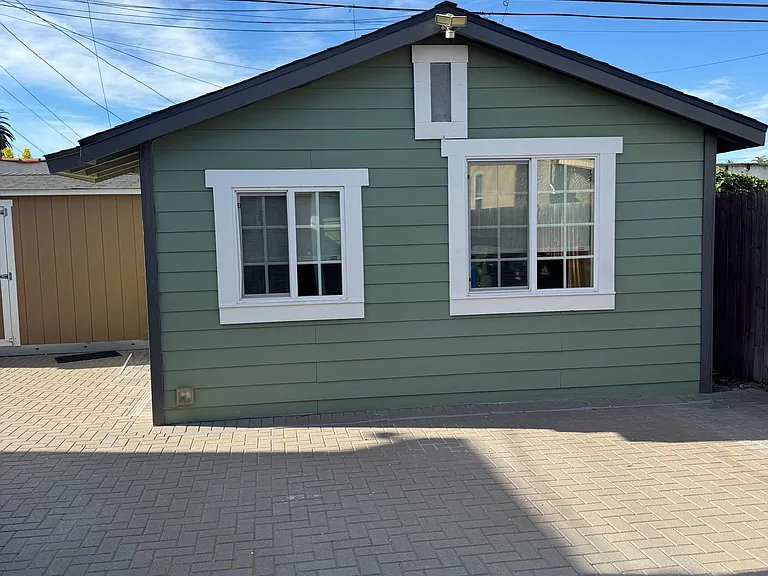 2215 Alsace Ave — Photo 2