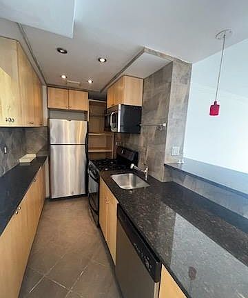 2nd image of 225 Saint Pauls Ave APT 17B