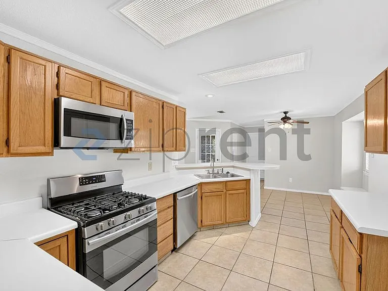 2508 Hawk Dr — Photo 7