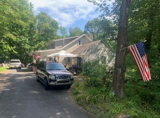 130 Tanbark Ln, Tannersville, PA 18372