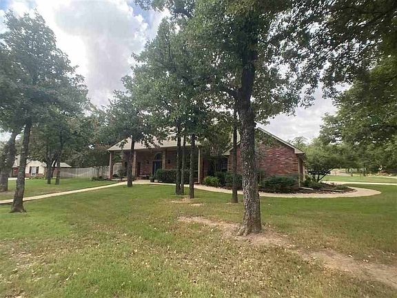 2nd image of 104 NW Timber Creek Dr