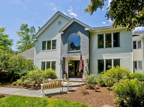 183 Loomis Rdg, Westfield, MA 01085