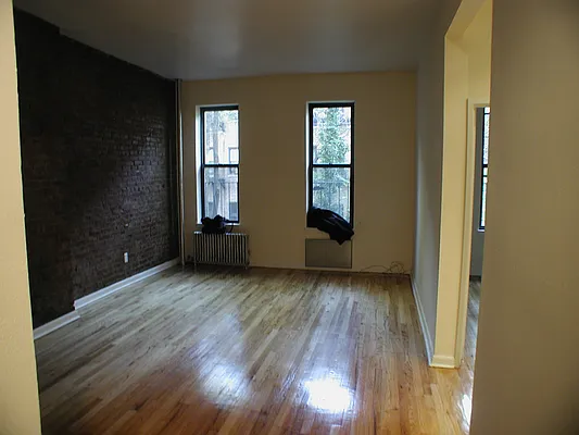 Rented by Salon Realty Corp | media 18
