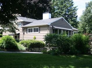 9 Orchard Ln, Chelmsford, MA 01824