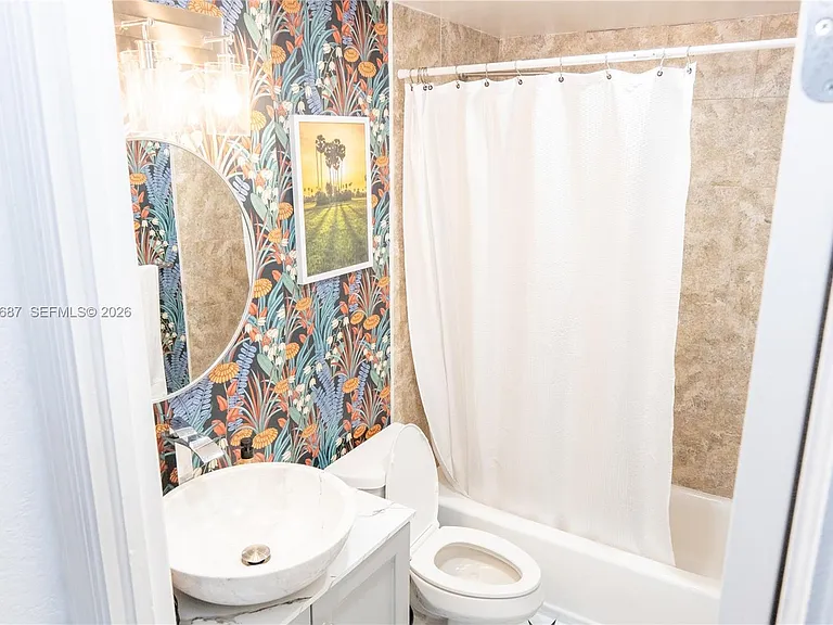 7501 E Treasure Dr #5M — Photo 4