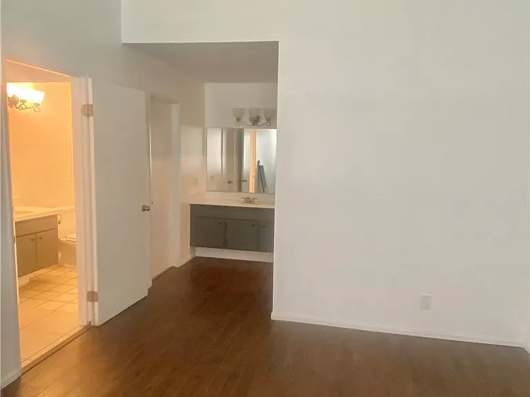 1463 W Cypress St — Photo 13
