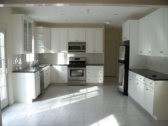 4th image of 345 Pinecrest Beach Dr