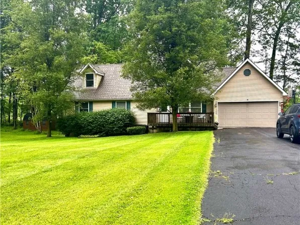 5320 Sampson Dr, Girard, OH 44420